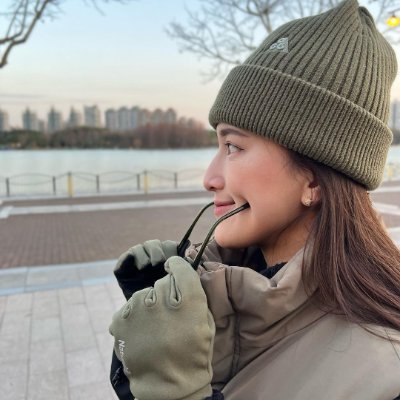 GbdsfD's profile picture. 有时候你把什么放下了，不是因为突然就舍得了，而是因为失望够了，期限到了，任性够了，成熟多了，也就知道这一页该翻过去了。