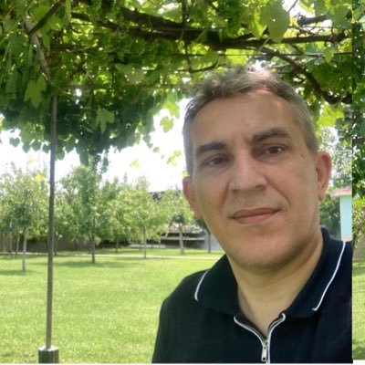 Dostum soyunmayan deryâya olmaz âşinâ / Mâsivâdan geçmeyen Mevlâ’ya olmaz âşinâ
