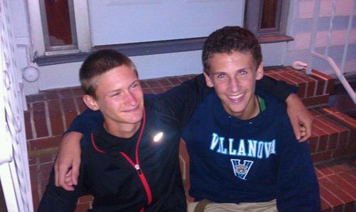 sneakyjones31's profile picture. Aim for the bushes.