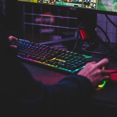 Islanolan4's profile picture. Professional Graphic Designer