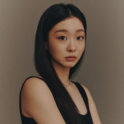 ⓘ this user stan for dami, wooshik & IU • talk abt kdrama a lot • my short escape account!
