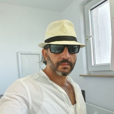 sinanazakli's profile picture. Life happens now, not yesterday, not tomorrow!