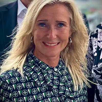 Idrottsutvecklare, Fritidspolitiker (M) och Hockeymorsa