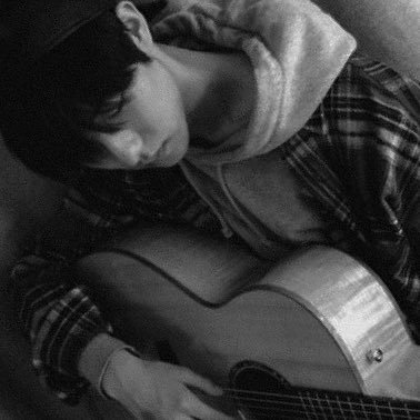 renjun_bt's profile picture. tired