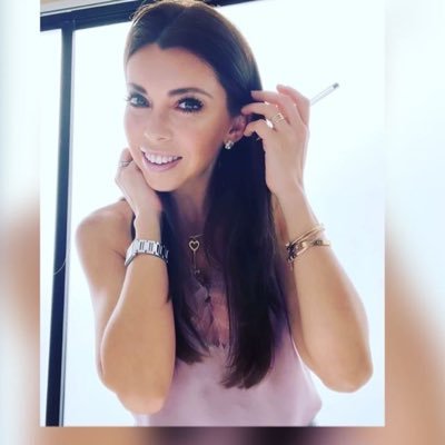 Domesticadora de ataques de pánico. Leo, escribo y maúllo. Chilanga profesional. Ig: claudia_duclaud https://t.co/9Ygt197xIf