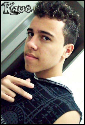 sou misterioso ...ninguem sabe oq qe tou pensando ou oq vou fazer...
nem eu sei ..só dexo acontecer......