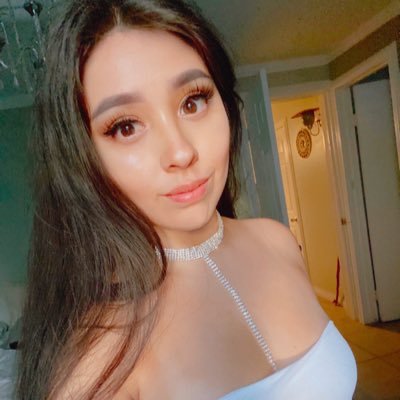 bunnihunnii's profile picture. The pin merely went through and away she flew.