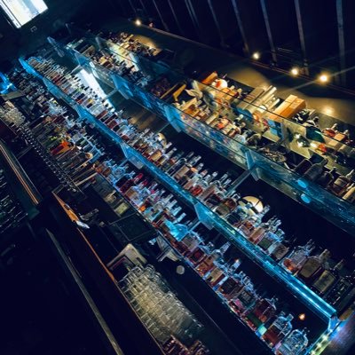 Melrose Neighborhood Pub est1991 22 Drafts on Tap.100 plus Whiskeys Comfort Food, Happy Hour from 3 to 8 , internet jukebox,Best of L.A. Non Sports Bar