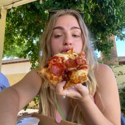 re_yoooxo's profile picture. 