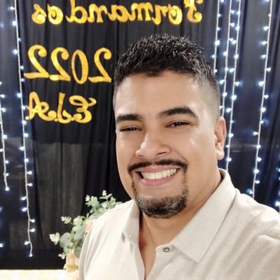 Professor,músico da Igreja Católica, casado com uma linda esposa, pai de duas moças, sindicalista e ciclista de pequenos percursos.