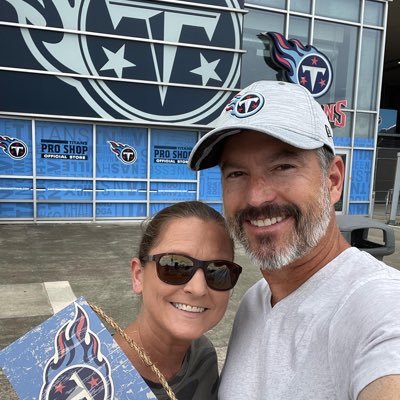 Husband | Loyal #Titans Fan | Realtor | Parrot Head 🦜 | No Shoes Nation 🏴‍☠️| Concert & Music Festival Go’er | Founder of @ChattTitansFans ⚔️ | #TitanUp