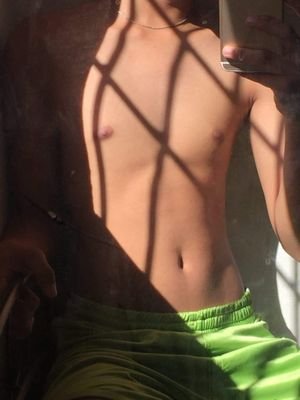 Half Pinoy / Half Japanese / 21 / Bisexual / DM for Info. 𤤠/ FOR HIRE! REUPLOADED VIDEOS and MY VIDEOS