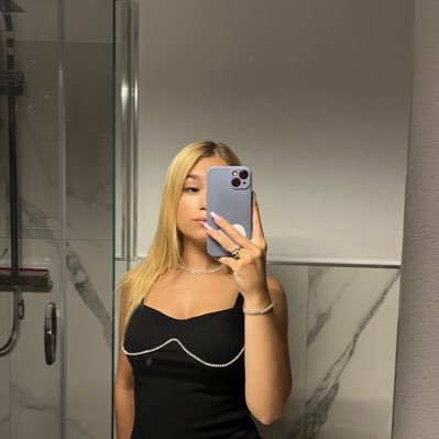 alicesernesi's profile picture. alli👸🏼