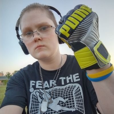 ThatBorussenGuy's profile picture. He/him. Writer, artist, nerd. Queer as fuck and proud of it. 🖤💛 Diehard Borussia Dortmund fan and Azzurri supporter. 💙 Unapologetic leftist.