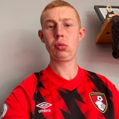 I SUPPORT AFC BOURNEMOUTH 🍒🍒🍒AND A SEASON TICKET HOLDER. AND A ENGLAND FAN PlAY SKITTLES AND I WORK AT MARCHANTS NURSERY IN DORSET 30 years old