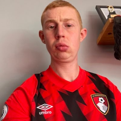 I SUPPORT AFC BOURNEMOUTH 🍒🍒🍒AND A SEASON TICKET HOLDER. AND A ENGLAND FAN PlAY SKITTLES AND I WORK AT MARCHANTS NURSERY IN DORSET 28 years old