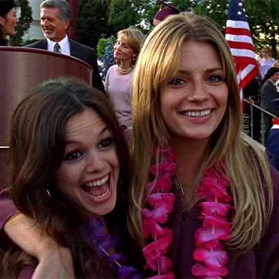 high - quality gifs of the teen drama: The O.C. credits are appreciated. requests in curiouscat