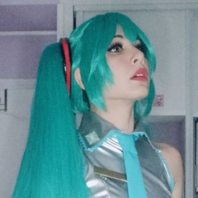 Scientist and cosplayer from Spain SPA/ENG. I luv VOCALOID specially Miku💙Meiko❤️Gumi💚 and PRECURE( all Magical Girls )🌸 and my cats.