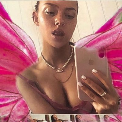 #LILO - āin his eyes, iām some kind of perfect.ā (she/her ⢠19 ⢠cr: )