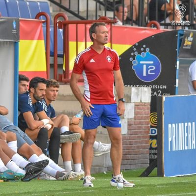 Ex futbolista.
 Ex Entrenador C.F. Talavera de la Reina.( 1 RFEF)
 Entrenador  nacional nivel 3
.Analista Tactico.
Master en Preparación Física de Élite