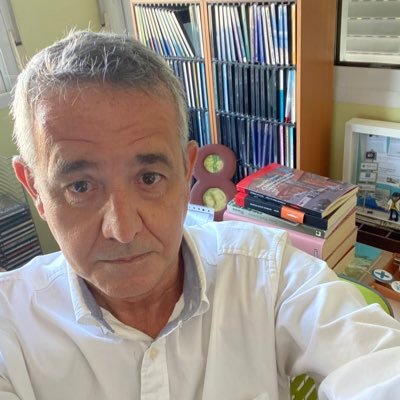 Born in Majorca. Medical oncologist. Clinical researcher. Focused in lung cancer. World citizen. Major concerns: human inequality and blue planet environment