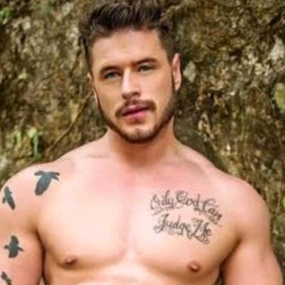 Mustafa82489939's profile picture. 