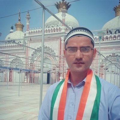 میــرا وجــــود مٹــّـی ہے 🤷🏻♂️
مـیں خود کو 🙆🏻♂️ خــاکــ لکھتــا ہـوں 🙇🏻♂️