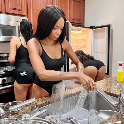 📍Chicago Housekeeping Service 🧼🧹 @cleaningkittens Founder/CEO: @breakfastbossK