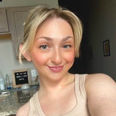 chelcavagnaro's profile picture. she/her/hers