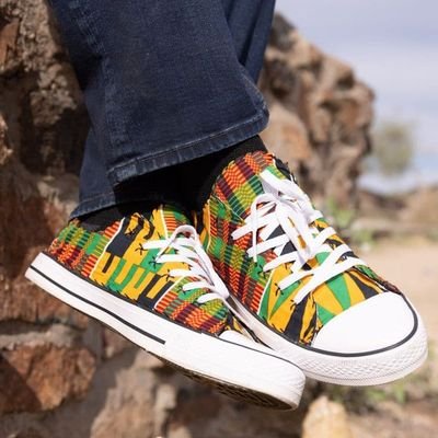 Travailler
des baskets en wax et des sac en wax
made Bénin