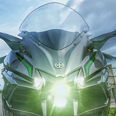 ninjaH2SXSEplus
朝早く出発してマイペースで走るのがいい✨カメラとバイクで日本一周に行きたい！夜はひたすら映画観る映画狂い🔥