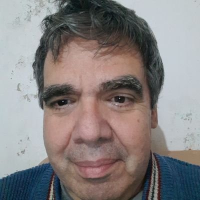 Locutor, Conductor del programa Elsereno. Hincha de river y abuelo de Aylen y Allan
