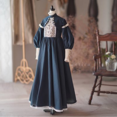 人形服作家【 𝐜𝐫𝐨𝐧𝐧𝐞 𝐛𝐲 𝐚𝐧𝐫𝐢𝐜𝐚 】 1/6〜1/3サイズまで幅広く制作しています✶ 作品▸#anricadolldress │ 庭の話は #アンリカ庭話