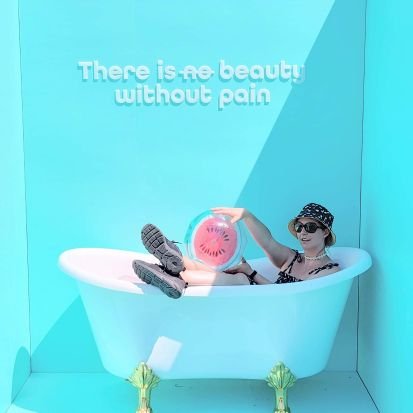 MillieLake's profile picture. Photographer📷 author📖 artist🎨activist🏵️ vegan 🌿 Peace Love & Good Vibes ✌️🌺❤️