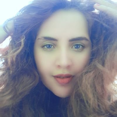 شاعرة، صدر لي: لا أحد يعبر من هناك وتخبّئ الريح في عينيها.
طالبة دكتوراه وباحثة في علم الاجتماع والأنثروبولوجيا. طالبة في أكاديمية الفنون الجميلة بلياج