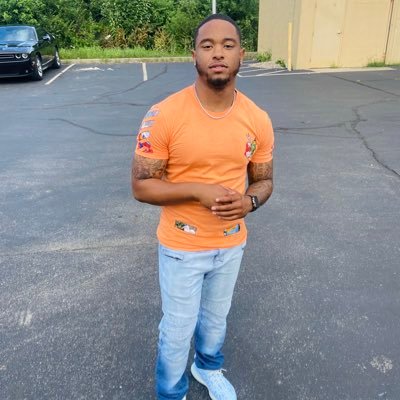 God😇, Family💫, Education🎒, & Football 🏈 Albion College 💜💛Exercise Science Major 🧠🏋🏽♂️ c/o 2024 Instagram: eric_humblebeast Snapchat: ericturner1935