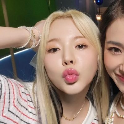 jinnyisluvr's profile picture. sunny and Jinny