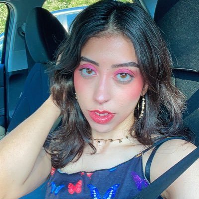 bio babe and med student to be 👩🏻🔬👩🏻⚕️ she/her 🦋 @allonjuan 💜 “I love loving and being loved.”