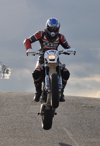 Me3lnv's profile picture. 