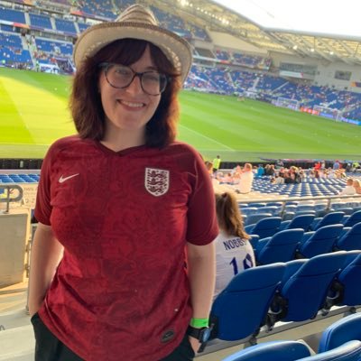 Data Analyst 👩💻, polyglot 🗣, European 🇪🇺, football fan ⚽️