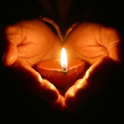 Hay dos formas de vivir la vida. Una, es como si nada fuera un milagro. La otra, como si todo fuera un milagro. Anónimo. Dios y patria.