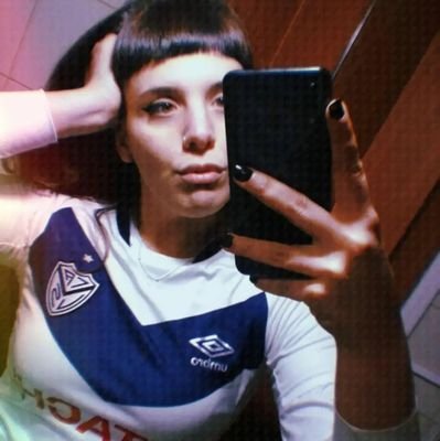Soy sueño y desvelo, quilombo y armonía.
CAVS.
Tan leonina que asusta💅