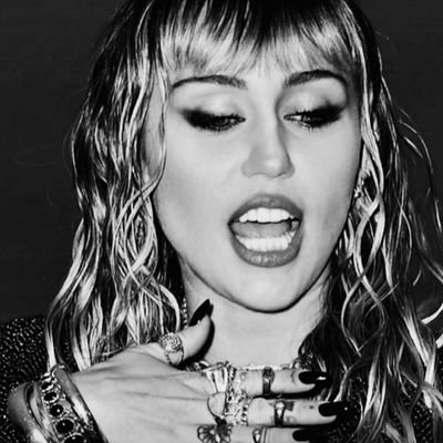 • FAN ACCOUNT | Miley Cyrus & Iggy Azalea • 

     Pia Mia follows ~ Iggy Azalea noticed X3