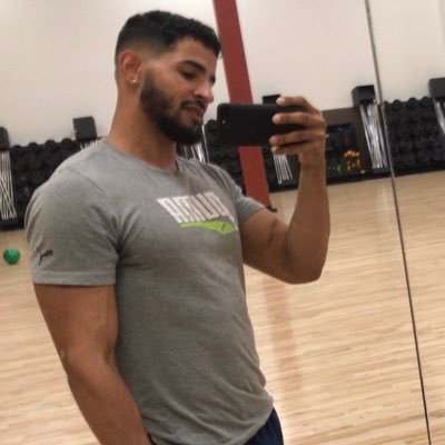 🇨🇴🇭🇹-Family👩👩👧👦- School📚- Friends🥂- Gym💪🏽- and the occasional shit talking/ subtweeting 👻:habbyslap94