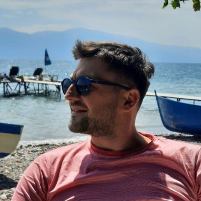 monaFcev's profile picture. 