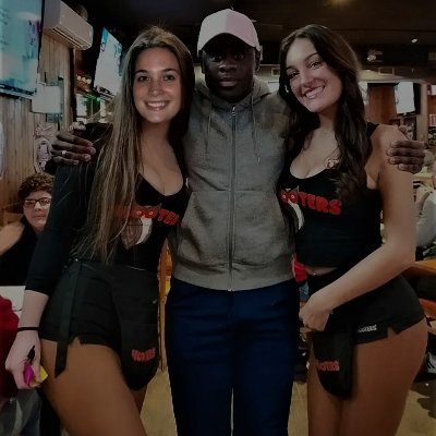 Hooters got the best wings 🙌🏿