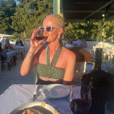 RebekahTaylor31's profile picture. everything happens for a reason. Instagram - RebekahEmilly