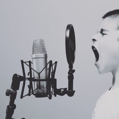On the Record Show a podcast with discussion on on various topics, life tips, deep thoughts and conscious creative content to get us through the day.