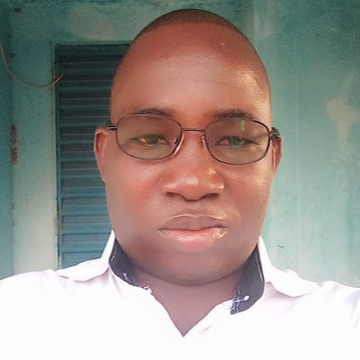 Professeur certifié de Mathématiques, formateur en informatique,
Chef de service TIC à la Direction Provincial de l'enseignement Post-Primaire et Secondaire.