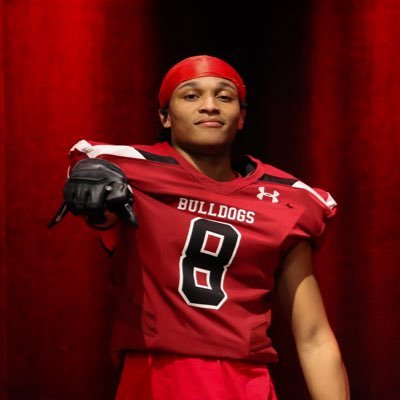 Harding president 💙💛 football player🏈 #8 Position: ATH wrestler 🤼♂️ Class of 2022 CT most interceptions in one game record holder
